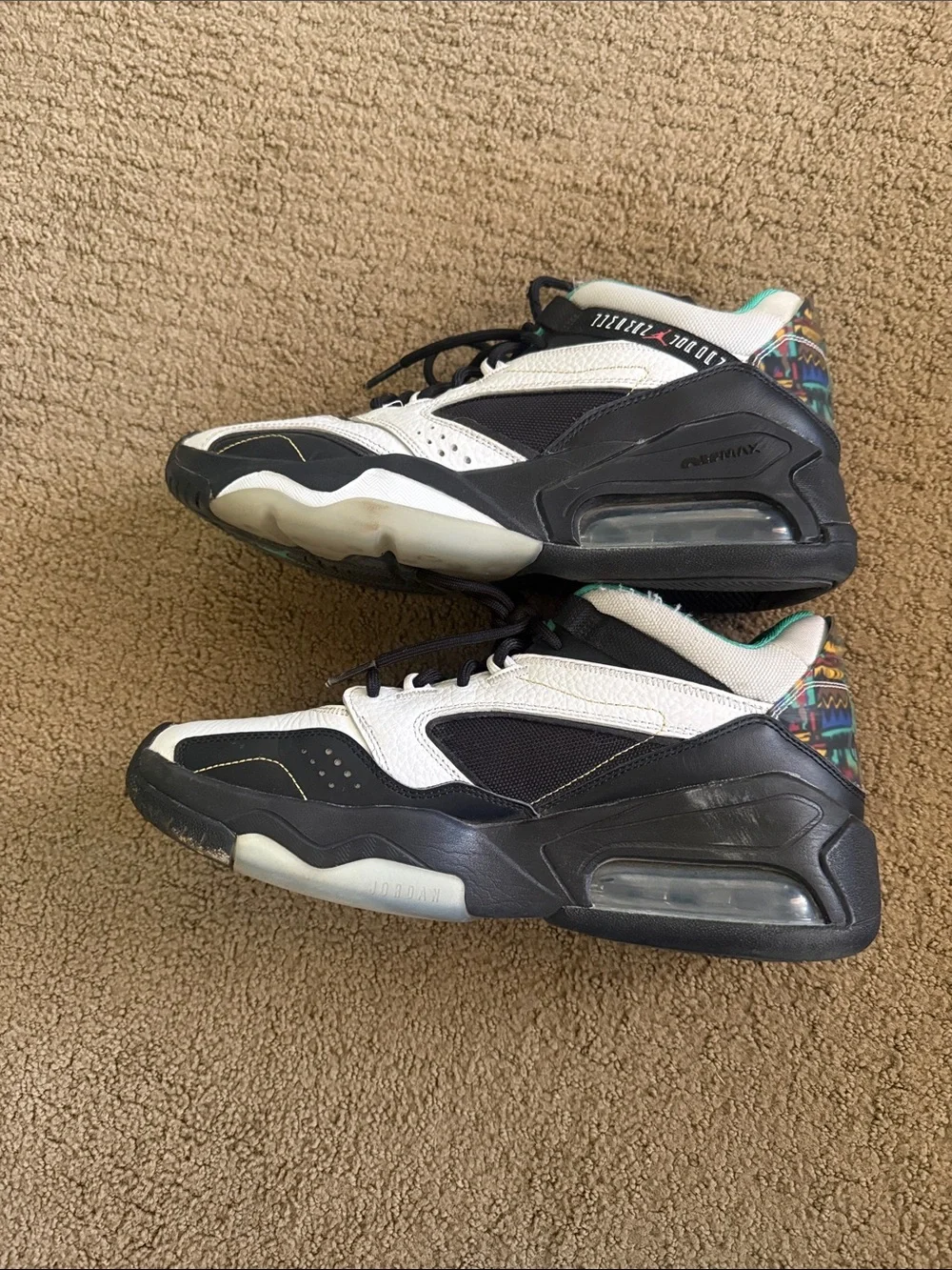 Men’s Jordan White, Black & Teal Low Basketball Sneakers size 10.5